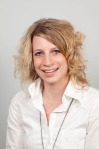 Leonie Slots200